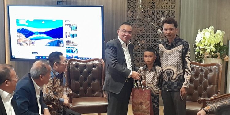 Dulu Joni Jadi Bintara TNI AD, Kini Raihan Bocah Lampung Jadi Pahlawan Cilik Pemanjat Tiang Bendera, Dapat Apresiasi DPR