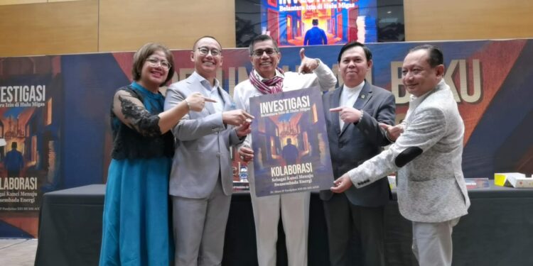 Lewat Buku, Hinca Minta Presiden Bongkar Belantara Izin Migas di Indonesia