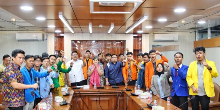 MPR RI Sambut Audiensi dengan BEM Sumsel, Tandatangani Dokumen Tuntutan