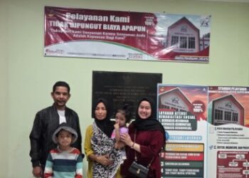 Senator Azhari Cage Bantu Tiket Pulang Bocah Bocor Jantung dari Jakarta ke Aceh