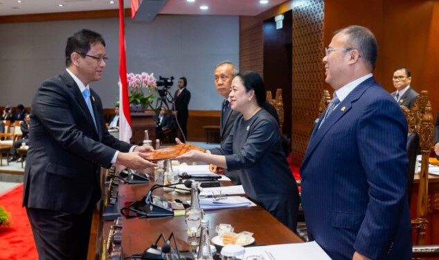 Dipimpin Puan, DPR Sahkan UU RAPBN 2026