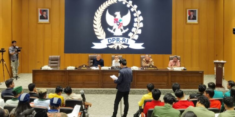Pimpinan DPR Temui Mahasiswa, Bahas Demo Ricuh hingga Isu Gaji Dewan