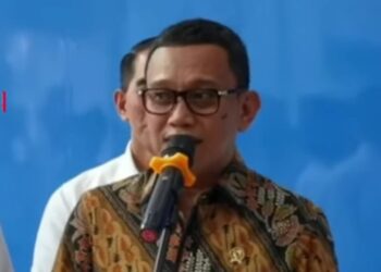 Abdul Kadir Karding & Raja Juli Antoni, Dua Menteri Main Domino Bareng, Foto Viral Jadi Sorotan