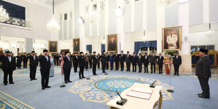 Prabowo Lantik Sejumlah Menteri hingga Kepala Badan Komunikasi Pemerintah