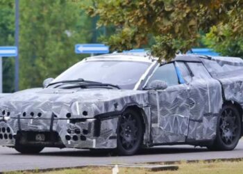 Ferrari Siap Luncurkan Mobil Listrik Pertama, Desain Asli Masih Disembunyikan dengan Kamuflase Tebal