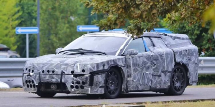 Ferrari Siap Luncurkan Mobil Listrik Pertama, Desain Asli Masih Disembunyikan dengan Kamuflase Tebal