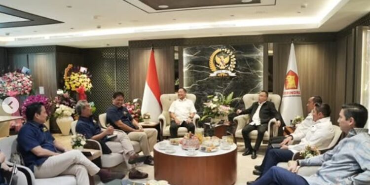 Mensesneg dan Seskab Hadiri Rapat Kerja Bersama Pimpinan DPR Bahas Kebijakan Hukum, Keamanan, dan Evaluasi APBN 2025
