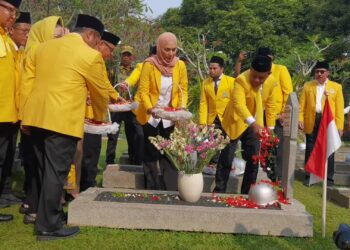 Ketua Umum Golkar Bahlil Lahadalia Pimpin Ziarah ke TMP Kalibata Rayakan HUT ke-61 Partai