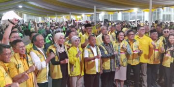 Bahlil Lahadalia Bikin Kejutan di HUT Golkar, Ojol Wanita Langsung Nangis Haru
