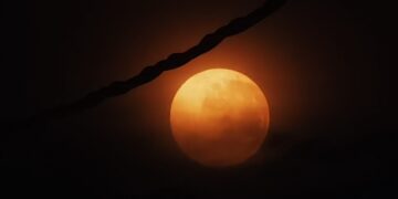 Supermoon Hiasi Langit Indonesia Malam Ini, BMKG Ingatkan Potensi Banjir Rob di Sejumlah Wilayah