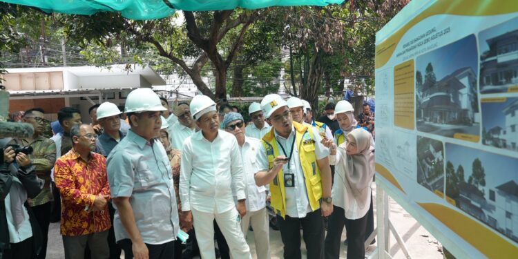Ketua MPR dan Gubernur Jabar Tinjau Renovasi Mess MPR yang Dibakar Masa Demo