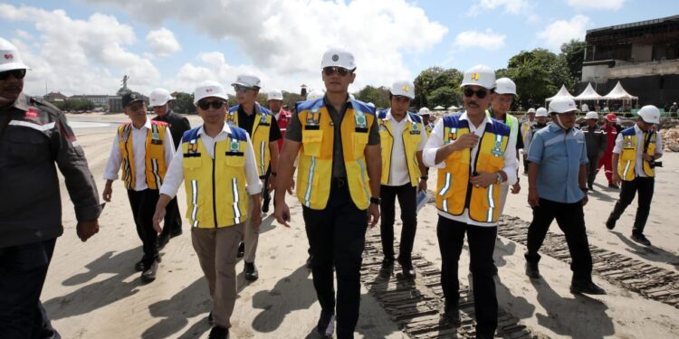 Lakukan Aksi Bersih Pantai dan Penanaman Mangrove, Menko AHY: Clean Up Event Jadi Gerakan Moral Menjaga Bali sebagai Warisan Dunia