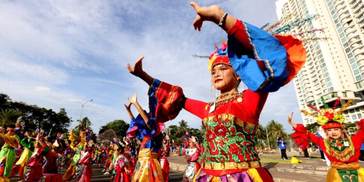 Penampilan Kolosal Tari Nandak Betawi di Ancol Pecahkan Rekor MURI