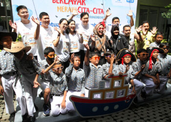 Program ‘Ber-Layar Meraih Cita-Cita’ Hadirkan Fasilitas Pembelajaran Visual ke Sekolah Dasar