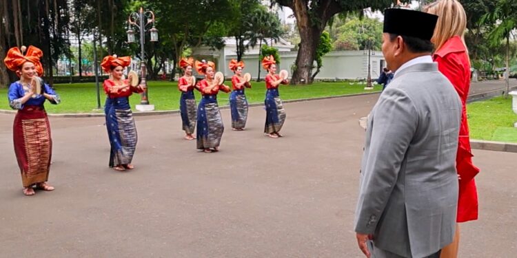 Tari Indang Sumbar Sambut Ratu Maxima saat Temui Prabowo di Istana