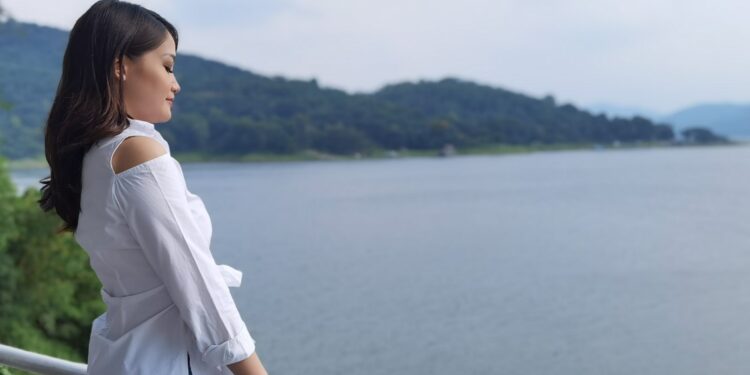 Kok Bisa? Melamun Ternyata Cara Otak “Nge-Recharge” Diam-Diam