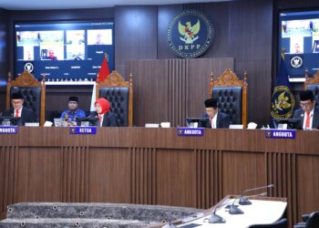 DKPP Jatuhkan Sanksi Tidak Layak Menjadi Penyelenggara Pemilu kepada Anggota Bawaslu Kabupaten Wajo