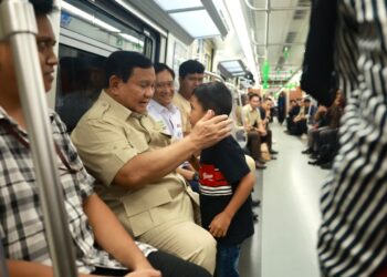 Revitalisasi Stasiun Tanah Abang Diresmikan, Prabowo Naik KRL Bareng Warga