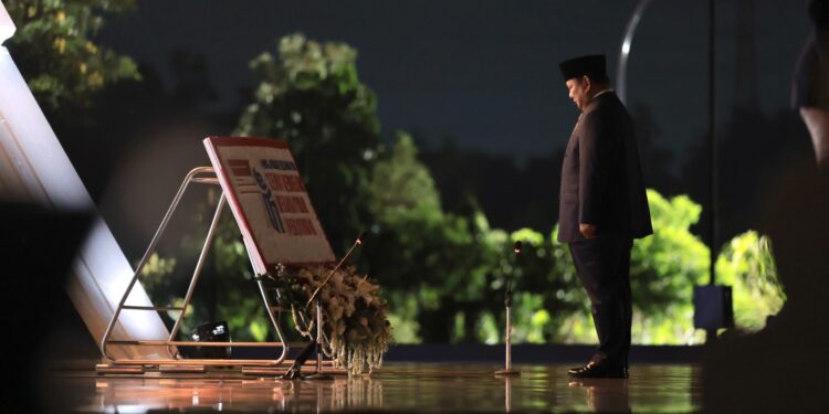 Prabowo Pimpin Renungan Suci di TMP Kalibata: Jangan Sekali-Sekali Melupakan Jasa Para Pahlawan