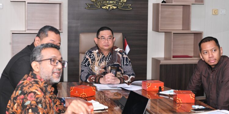 Deputi Pengkajian dan Pemasyarakatan Konstitusi Setjen MPR RI menerima Tim Starnas KPK