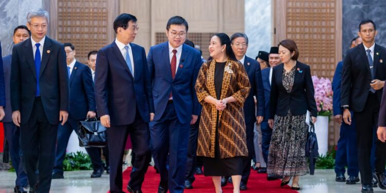 Puan Terima Kunjungan Ketua MPR Tiongkok, Singgung Banjir-Longsor yang Landa RI