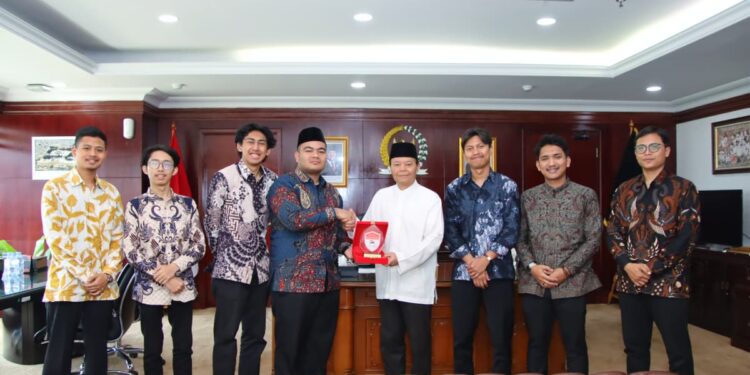 Pimpinan PPI (Perhimpunan Pelajar Indonesia) Dunia Apresiasi Perjuangan HNW di Komisi 8 DPR Agar Lebih Banyak Mahasiswa Indonesia di Timur Tengah Jadi Petugas Haji
