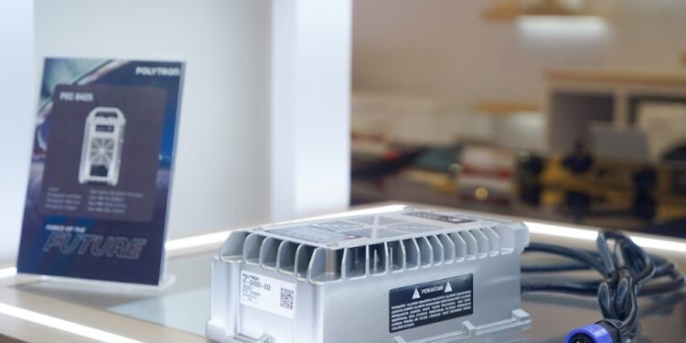 Portable Fast Charger Resmi Pertama Buatan Pabrikan Dalam Negeri. Yes, Portable Fast Charger — Alias Charger yang Bisa Dibawa ke Mana Saja Tanpa Drama dan Tanpa Deg-Degan