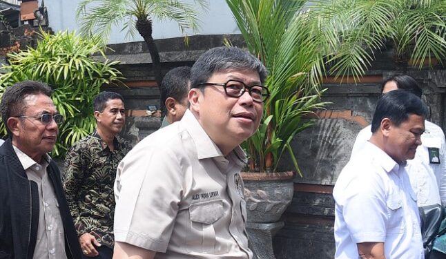 Kayu dari Hulu ke Hilir: Sampah Bencana di Padang yang Menyimpan Nilai Ekonomi