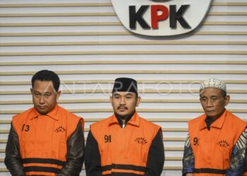Bupati Bekasi dan Ayahnya Terjerat OTT KPK
