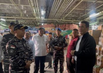 Mentan Amran Kirimkan Bantuan Bencana Sumatera dengan KRI Banda Aceh