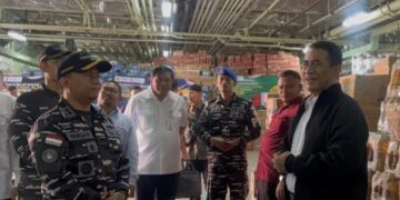 Mentan Amran Kirimkan Bantuan Bencana Sumatera dengan KRI Banda Aceh