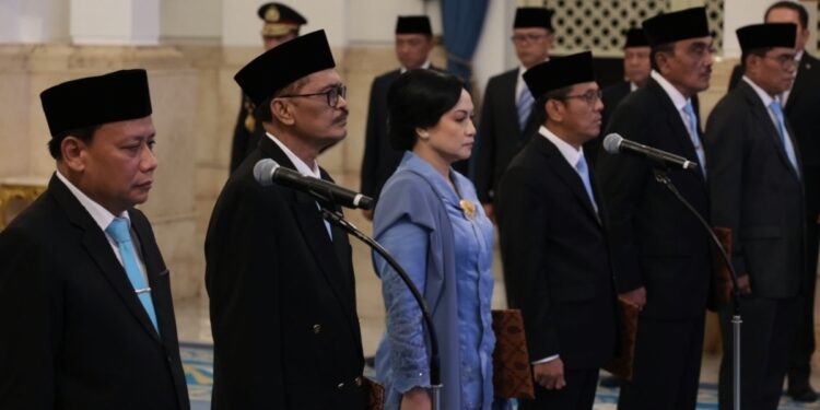 Prabowo Lantik 7 Anggota KY dan 6 Duta Besar, Tegaskan Peran Penjaga Marwah Peradilan dan Utusan RI di Dunia