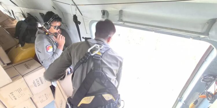Jalur Darat Terputus, Kota Langsa Terima Bantuan 1,5 Ton via Helikopter