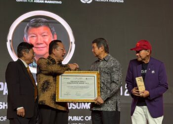 Irman Gusman Serahkan Special Award dalam MarkPlus Conference 2026: Hashim Tegaskan Komitmen Lingkungan dan Singgung Bencana Sumatera