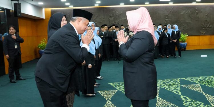 Setjen MPR RI Lantik Pejabat Baru dan Apresiasi 79 Pegawai atas Dedikasi Kerja