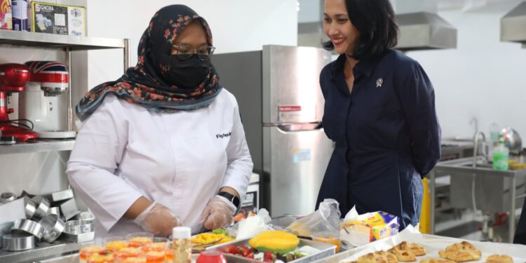 Perkuat Suplai Pekerja Migran Hospitality, Wamen P2MI Kunjungi LPK di Yogyakarta