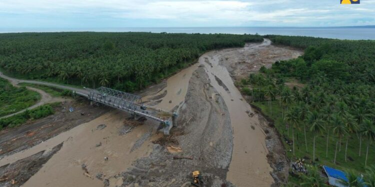Antisipasi Banjir Tanpa Banyak Bicara, Kementerian PU Turunkan Alat Berat ke Maluku Utara