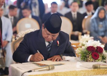 Prabowo Sampai Meneteskan Air Mata Saat Jadi Saksi Nikah Sespri, Jokowi Juga Hadir