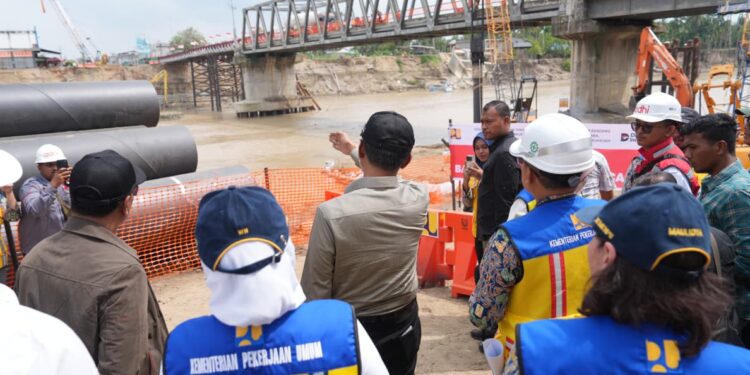 Menteri Dody Pastikan Pembangunan 8 Jembatan dan 30 Titik Longsor Pascabencana