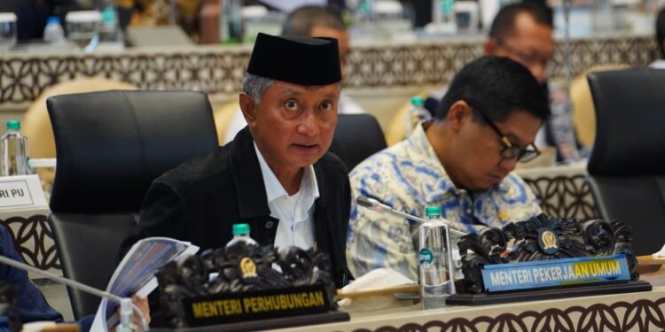 Rapat Kerja Bersama Komisi V DPR RI, Menteri Dody Laporkan Progres Signifikan Penanganan Bencana di Sumatera