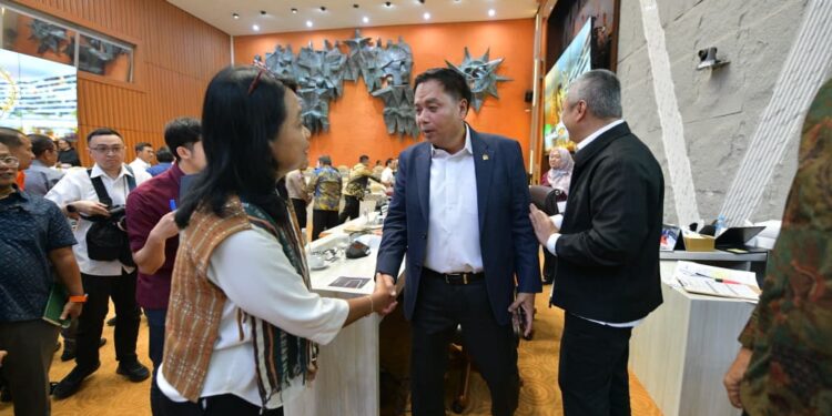 Kementerian PU Sampaikan Evaluasi dan Kesiapan Jalan serta Tol Hadapi Arus Nataru 2025/2026 di Komisi V DPR