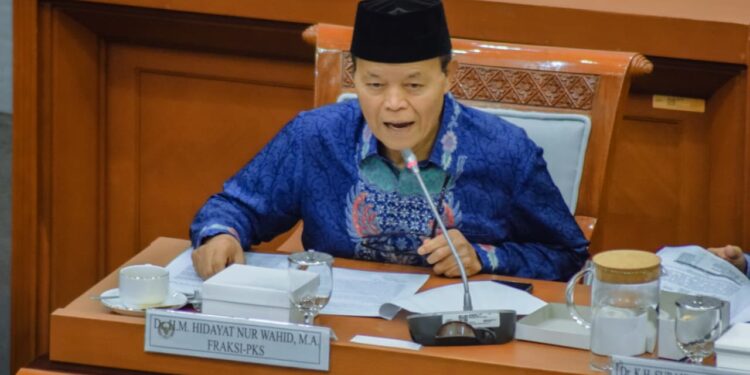 Raker dengan Menag, HNW Dorong Penguatan Pesantren dengan Segera Realisasikan Dirjen Pesantren dan Dana Abadi Pesantren