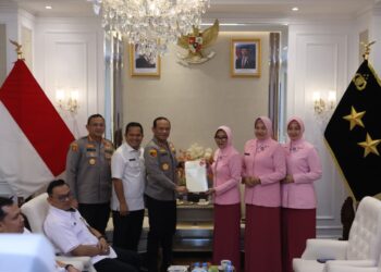 Kapolda Metro Jaya Terima Sertifikat Tanah SD Bhayangkari dari BPN Jakarta Utara
