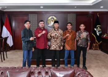 Menerima Pimpinan BEM PTMA se Indonesia, HNW Ingatkan Mahasiswa Aktif Siapkan Diri Songsong Generasi Emas 2045