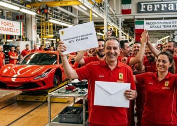 Laba Naik, Bonus Menggila! Ferrari Guyur Karyawan Italia Rp286 Juta per Orang, yang di Luar Negeri Gigit Setir