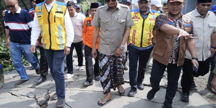 Turun Langsung ke Lokasi Bencana, Menteri PU Dody Hanggodo Siapkan 1.000 Huntara untuk Selamatkan Warga Tegal dari Ancaman Tanah Bergerak