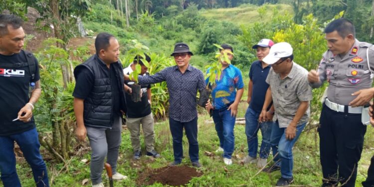 Senator Stefanus BAN Liow Gandeng Insan Pers dan Polres Tomohon Tanam Pohon di Hari Pers Nasional, Gaungkan Pers Kuat, Ekonomi Berdaulat, Bangsa Kuat