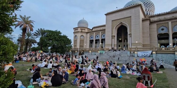 Aceh Bangkit Lebih Cepat! Ngabuburit dan Berburu Takjil Kembali Ramaikan Pasar Ramadan Lhokseumawe