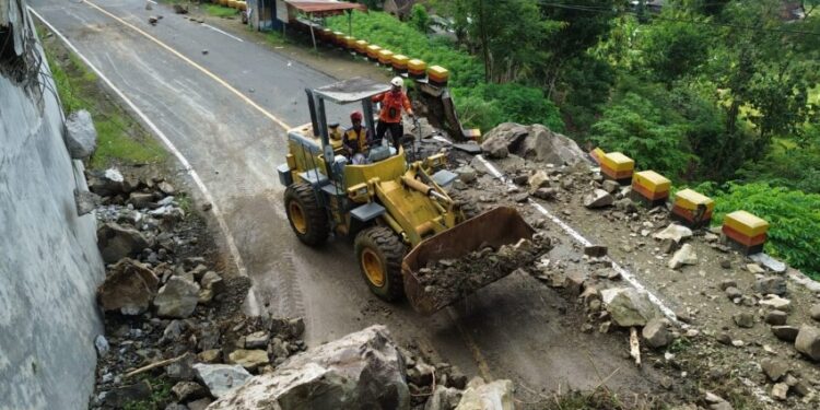Longsor Tutup Jalur Nasional Trenggalek–Ponorogo, Kementerian PU Turunkan Alat Berat dan Akses Jalan Kini Dibuka Terbatas