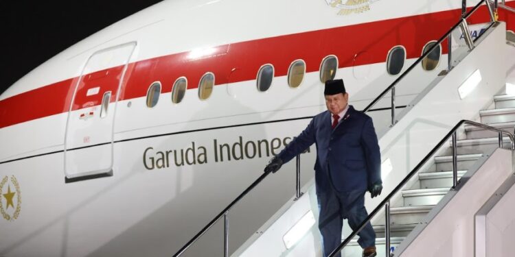 Tiba di Tokyo, Prabowo, Disambut Pejabat Jepang dan Siap Perkuat Kerja Sama Strategis dengan Jepang